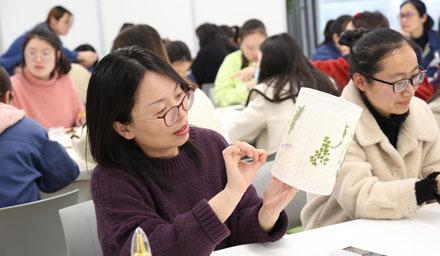 以春為名，海星女神，共赴花事，三·八婦女節(jié)快樂！